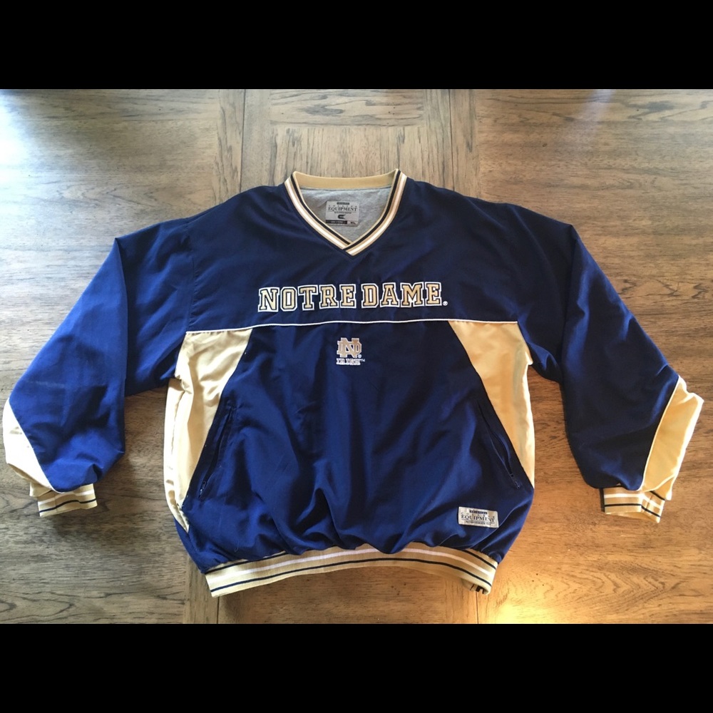 Notre Dame Men’s Blue Embroidered V-Neck Pullover